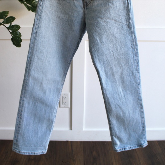 SOLD - Levi’s Wedgie Straight in Light Wash – Like New - Picture 4 of 7